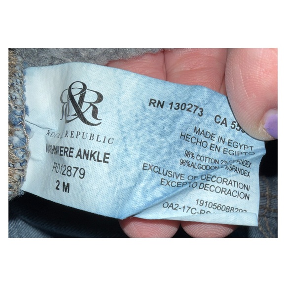 Rock & Republic Distressed Skinny Jeans – Star Embroidery - Medium Wash - Size 2 - Picture 5 of 7